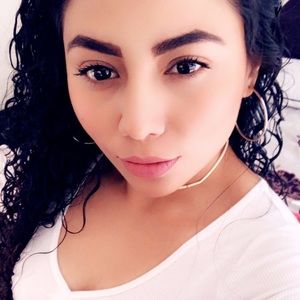 Meet your Posher, Mendoza flores